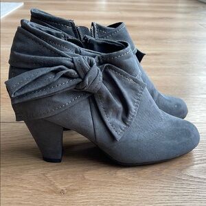Kim Rogers Gray Ankle Booties with Bow Detail